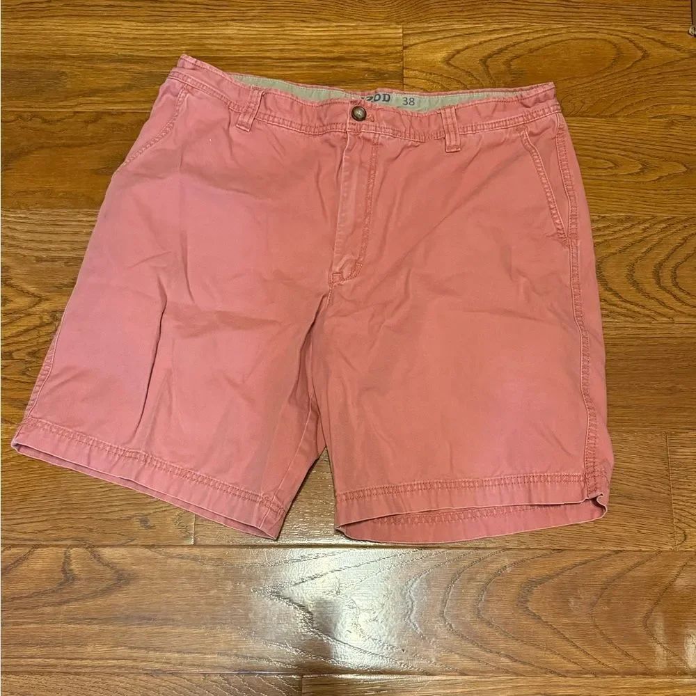 Izod Men's Coral Flat Front Shorts